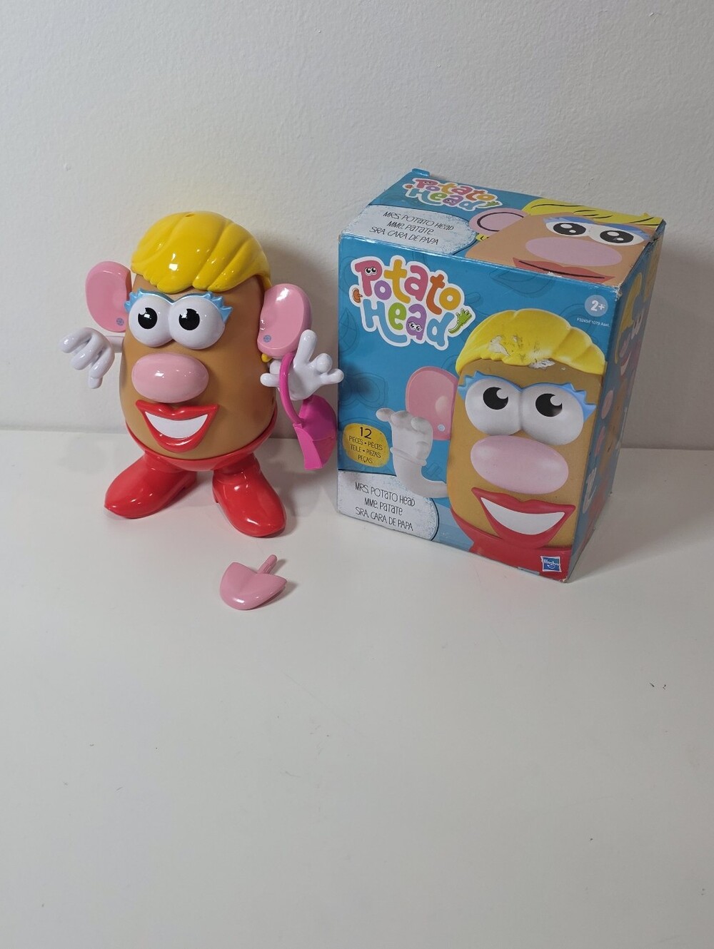 Hasbro Mrs. Potato Head  Toy  With Accessories, 12 Pieces, 2021